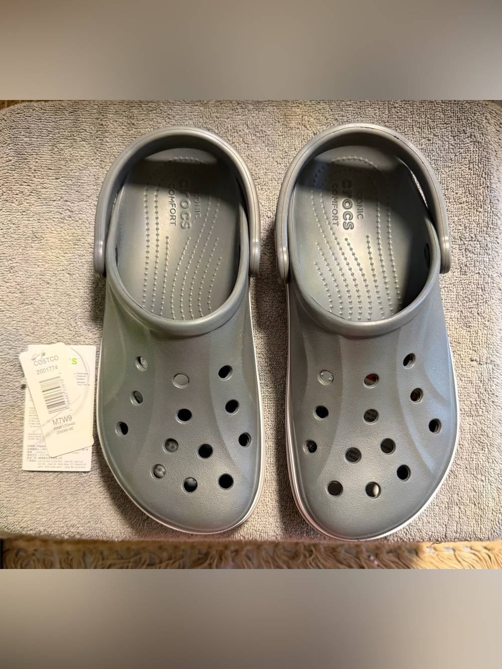 NWT Synthetic Size M7/W9 Crocs Bayaband Clogs